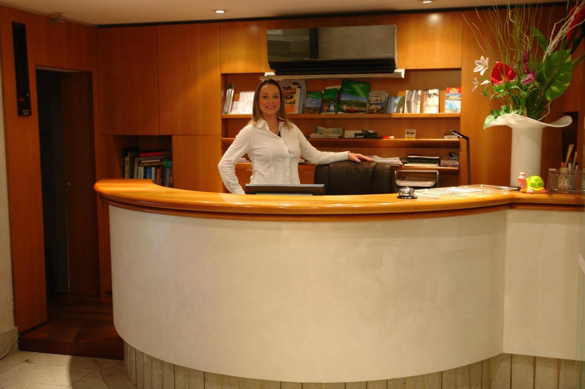 Hotel Bahnhof Haus Chiasso Eksteriør bilde