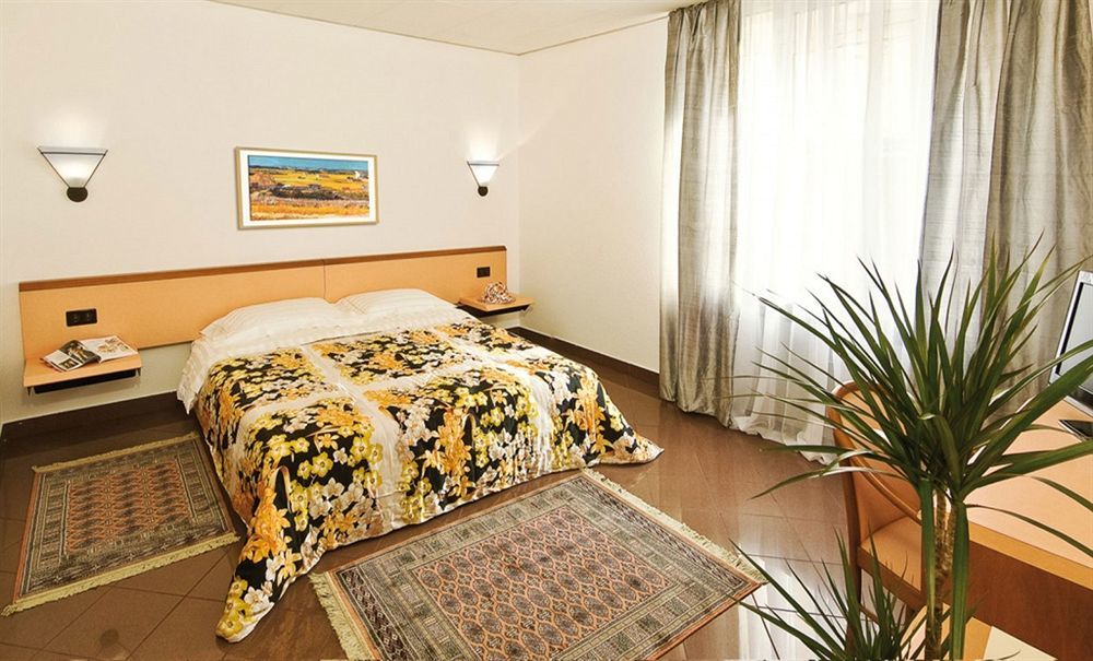 Hotel Bahnhof Haus Chiasso Eksteriør bilde
