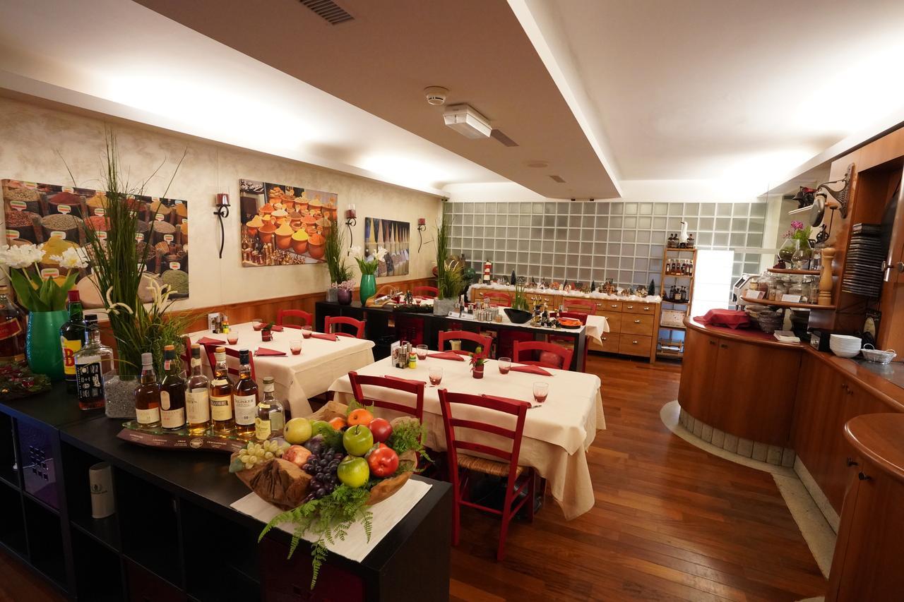 Hotel Bahnhof Haus Chiasso Eksteriør bilde