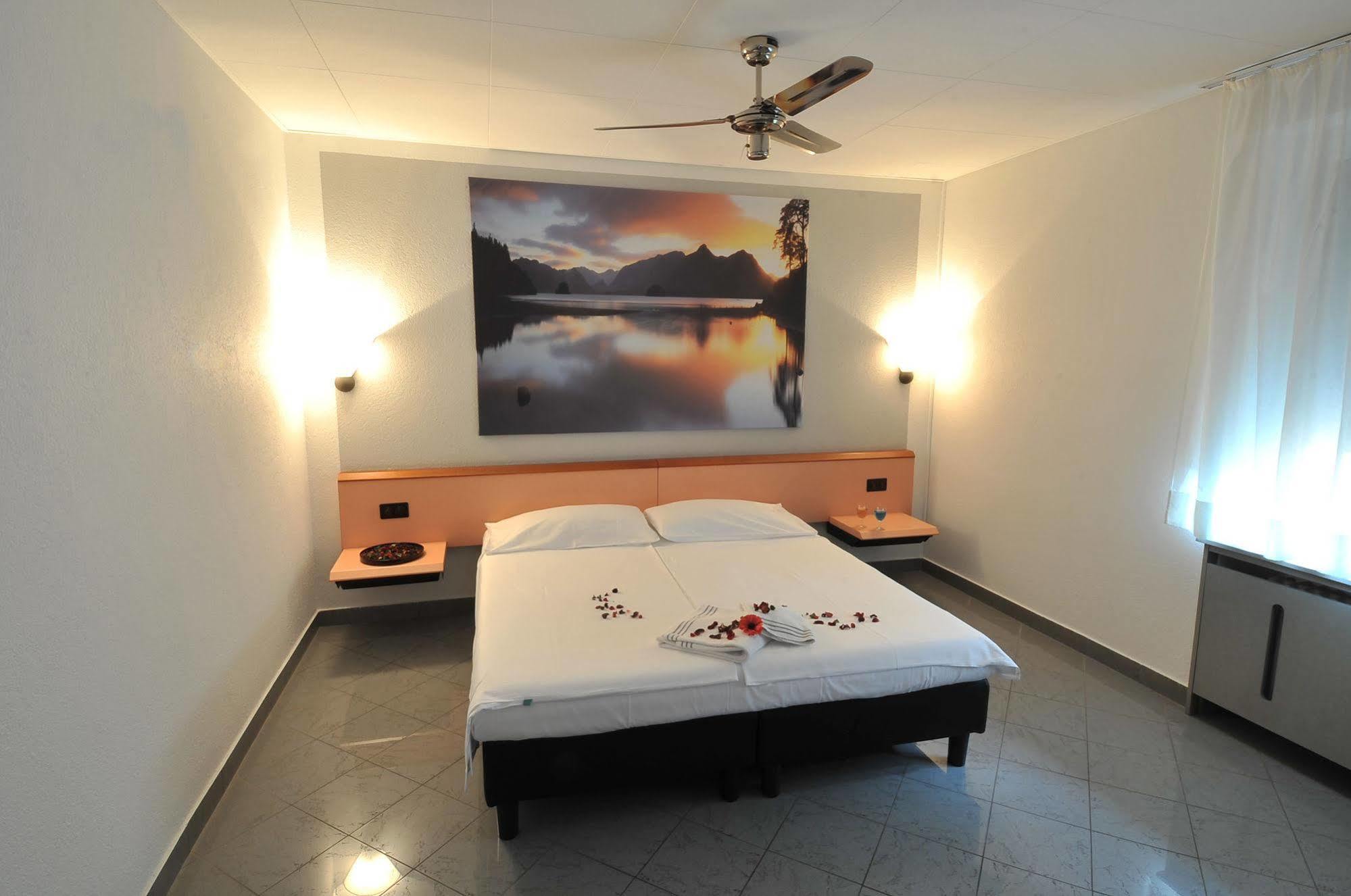 Hotel Bahnhof Haus Chiasso Eksteriør bilde