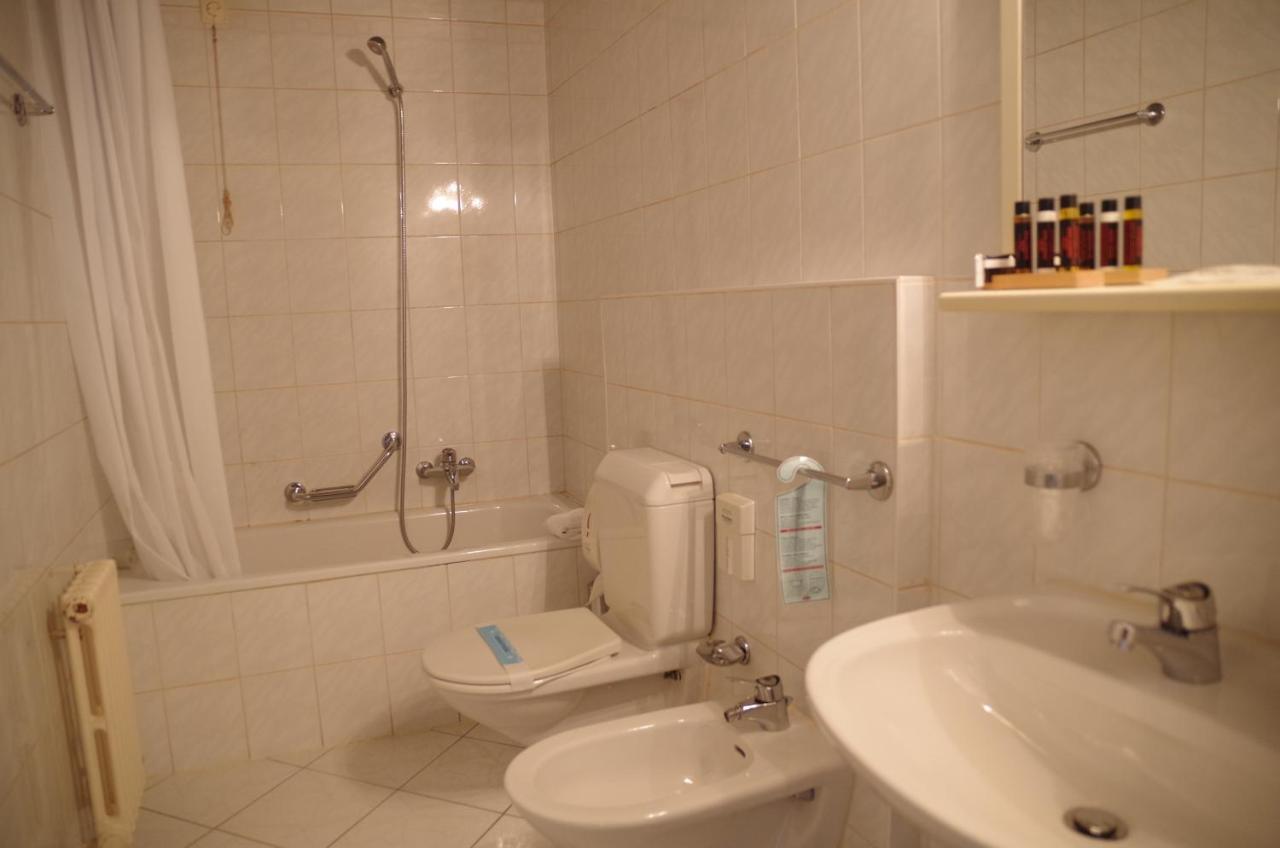 Hotel Bahnhof Haus Chiasso Eksteriør bilde