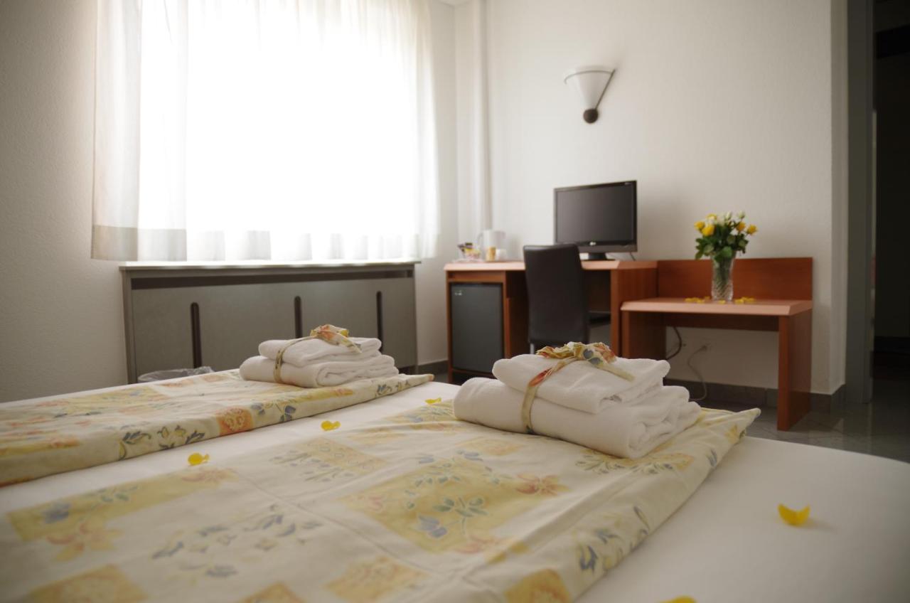 Hotel Bahnhof Haus Chiasso Eksteriør bilde