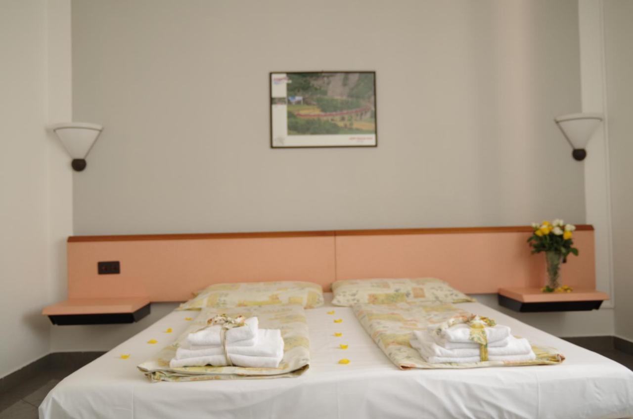 Hotel Bahnhof Haus Chiasso Eksteriør bilde