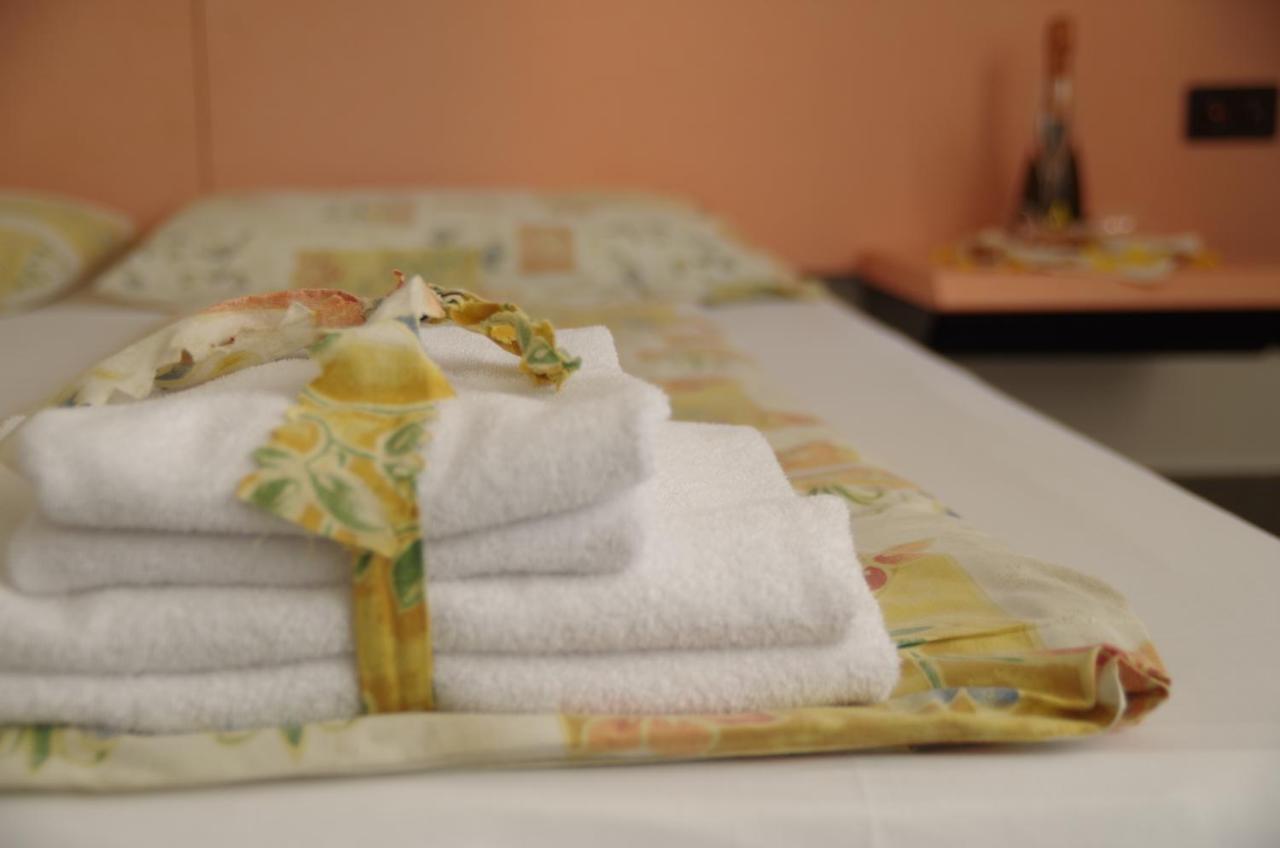 Hotel Bahnhof Haus Chiasso Eksteriør bilde