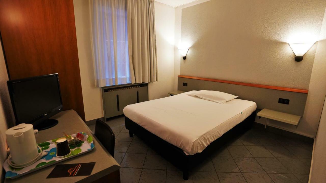 Hotel Bahnhof Haus Chiasso Eksteriør bilde